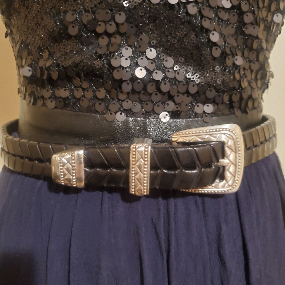 VINTAGE: Black ⚫ with Silver 🩶 Hardware Women's Leather Belt. Size S